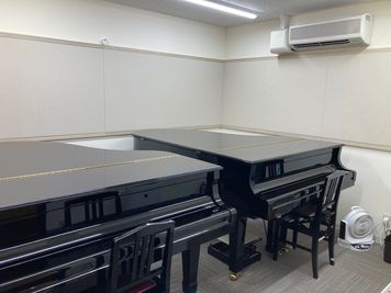 (株)ヤマハミュージックリテイリング広島店 グランドピアノ練習室307教室の室内の写真