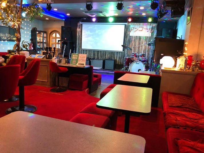 バーカウンター、ステージのある広々したレンタルスナック - ライブスナック　アンコール