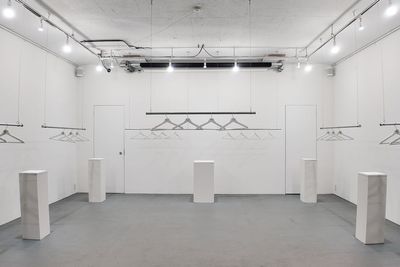 各種ポップアップストアや展示販売会に最適なガラス張りウォークインエントランスの白壁ギャラリースペース。 - BETA TOKYO
