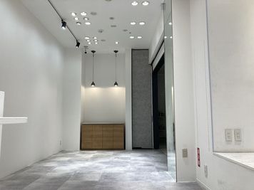 2F店内スペース - 小田急新宿ミロード ZeroBase Labs 新宿の室内の写真