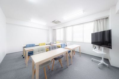＜フルーツ会議室 大通＞ 多目的スペースの室内の写真