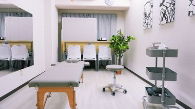 Leaf【リーフ】四条烏丸 Leaf【リーフ】四条烏丸 河原町駅徒歩3分🏙️レンタルサロンの室内の写真