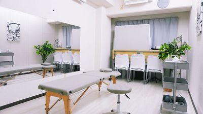 Leaf【リーフ】四条烏丸 Leaf【リーフ】四条烏丸 河原町駅徒歩3分🏙️レンタルサロンの室内の写真