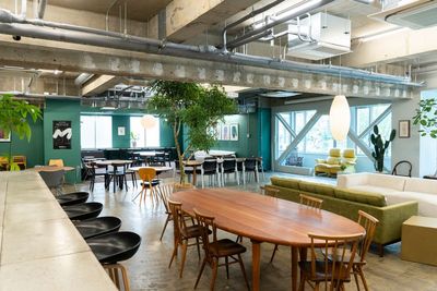 こだわりインテリアで落ち着く空間を演出 - MIDORI.so NAGATACHO エンゲージメントスペースの室内の写真
