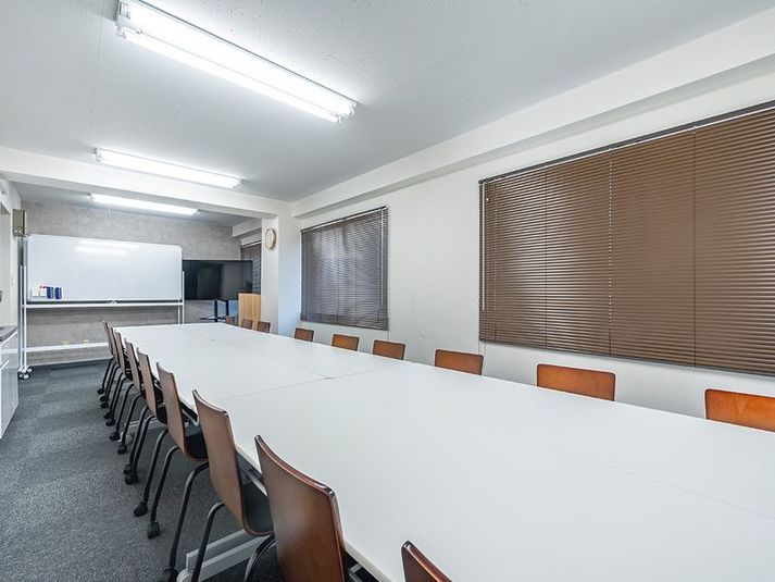 【ROOMs神田店 第1会議室】懇親会プラン - 貸会議室ルームス神田店