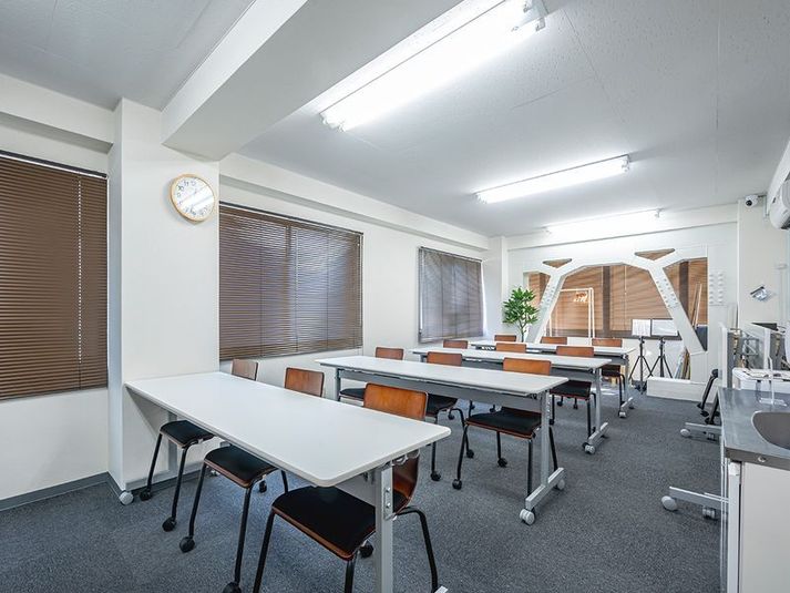 【ROOMs神田店 第1会議室】懇親会プラン - 貸会議室ルームス神田店