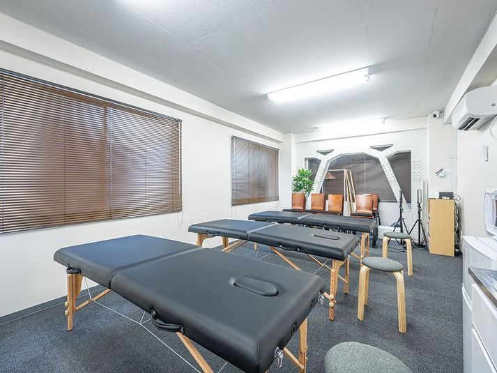 【ROOMs神田店 第1会議室】懇親会プラン - 貸会議室ルームス神田店