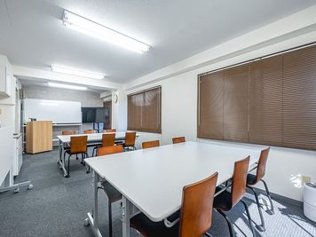 貸会議室ルームス神田店 【ROOMs神田店 第1会議室】懇親会プランの室内の写真