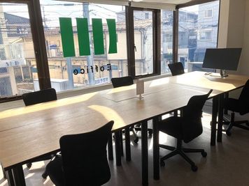 完全個室なので周りを気にせず過ごせます。 - いいオフィス下北沢 6名会議室(A-7)の室内の写真