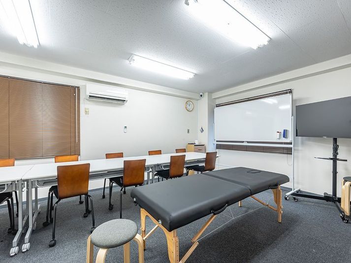 【ROOMs神田店 第2会議室】懇親会プラン - 貸会議室ルームス神田店