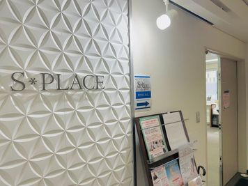 受付側入り口 - S ＊PLACE 名古屋駅前 大会議室の入口の写真