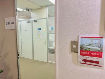会議室側入り口 - S ＊PLACE 名古屋駅前 大会議室の入口の写真