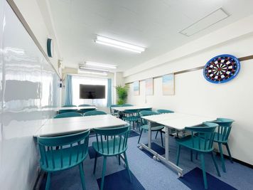 4人グループ×4 - 貸し会議室みらいの室内の写真