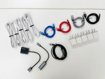 各種充電、接続ケーブル - 貸し会議室みらいの設備の写真