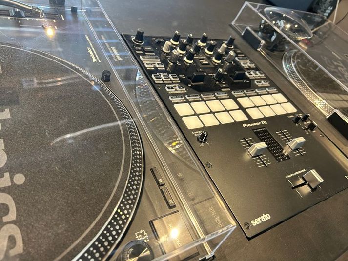 DANCE STUDIO JUICE  - DANCE STUDIO JUICE 