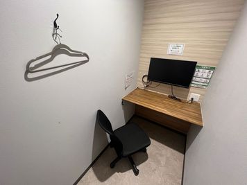 いいオフィス赤羽 【赤羽駅徒歩1分】1名個室（ブース9）の室内の写真