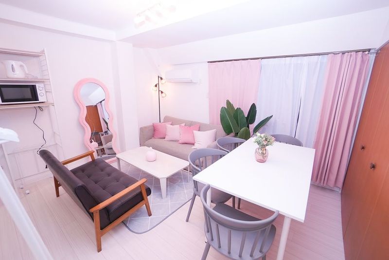 ハナスペース東上野 50型テレビ！上野駅徒歩3分ピンクの可愛いお部屋の室内の写真