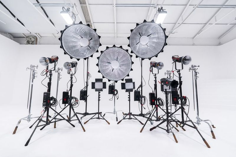 充実の撮影機材 - スタジオクォーツ 白ホリ撮影スタジオのコピーの室内の写真