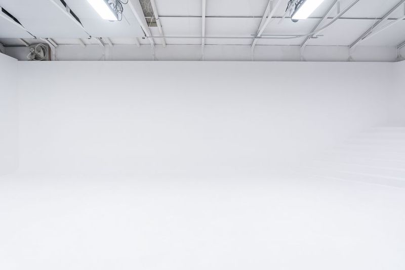 白ホリ撮影スタジオのコピー - スタジオクォーツ