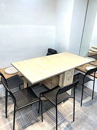 JK Studio 三宮 ウエストモンドビルB1 【地域最安値❗1500 -> 777円】セミナー会議室の室内の写真