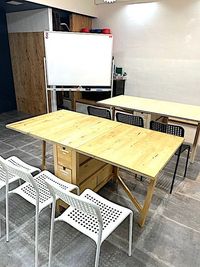 JK Studio 三宮 ウエストモンドビルB1 【地域最安値❗1500 -> 777円】セミナー会議室の室内の写真