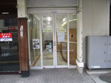 スペースレンタル相模原 ３０８号室の入口の写真