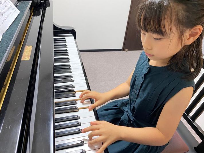 【土曜午後限定/条件付き】グランドピアノYAMAHA-C3練習室 - ピアノレンタルルーム【ムジカ】