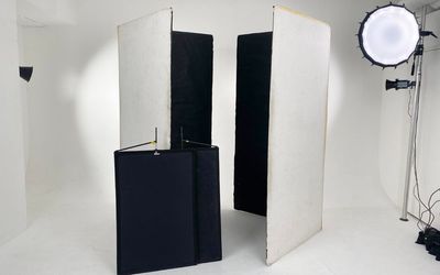 カポック（200×100cm）＆黒フラッグ - A1 STUDIO／オクタボスタジオ 南青山 Rホリゾントスタジオの室内の写真
