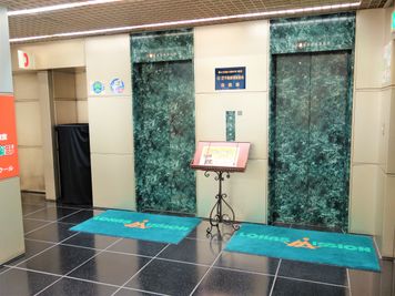 両国ステーションロハスビル３階会議室 多目的スペースの入口の写真