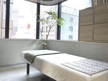 光が差し込む広々空間 - 銀座  シェアサロン SHARELO 銀座  シェアサロン SHARELO【ROOM VIP】の室内の写真