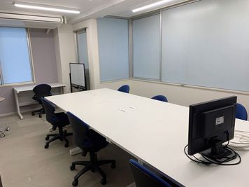 熊谷オフィス レンタル会議室（6~10名　半個室）の室内の写真