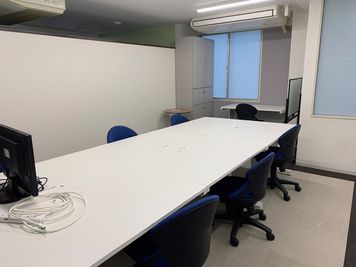 熊谷オフィス レンタル会議室（6~10名　半個室）の室内の写真