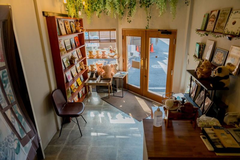 ファンタジースペース＆ギャラリー「本と魔法」アラベスクの部屋 - 本と魔法