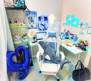 ④サブカルブース
水色をテーマとしたオタ部屋ブース
水色の衣装はもちろん透明感が
ぐっとアップするブースとなっております
※パソコンは使用できません。 - フォトスタジオMOMO 格安コスプレ撮影（フォトスタジオMOMO）YouTube・オタ活の室内の写真