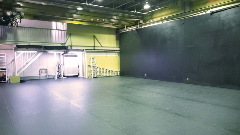 レンタルスタジオ・稽古場・多目的スペース - KOMO BASE