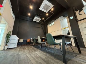 広々とした解放した、オープンフリースペース - WorkWork　 複合型コワーキングスペース・レンタルスペースの室内の写真