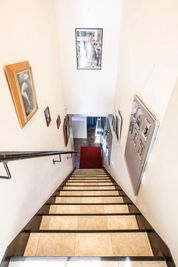 地下へ降りる階段 - スタジオG-Box ダンススタジオ・多目的レンタルスペース　の入口の写真