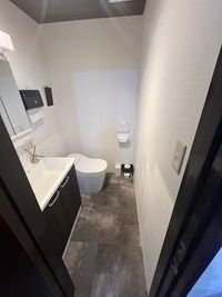 清潔で広めのお手洗い - mystery mansion dotsの室内の写真