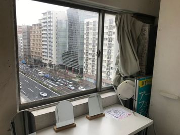 楽屋からの眺めは最高！ - 貴方の店グループ 新宿区四谷・イベントホール（エアコン増設しました2023.7月）の室内の写真