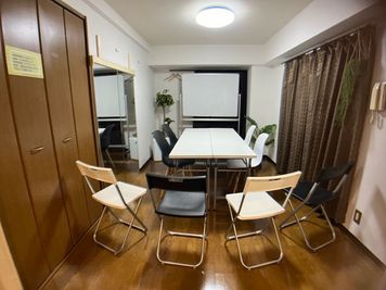 勉強会・作業・講座・スクール利用にもご利用下さい‼️ - レンタルサロン&多目的スペース　Pele Pele レンタルスペース&サロン⭐️多目的スペース⭐️京橋駅近の室内の写真
