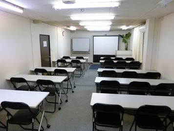 THE貸会議室☆淀屋橋 28人貸会議室5階505号室の室内の写真