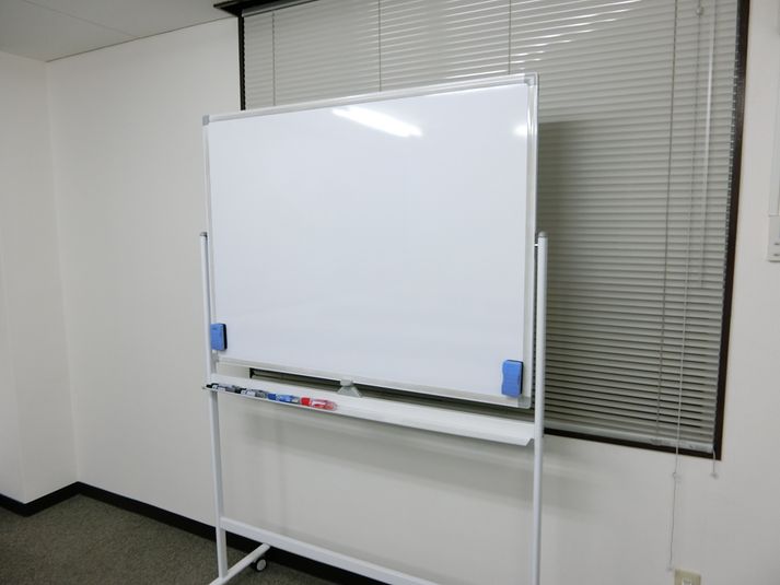 【最大17名(16席＋演台)70㎡】17人貸会議室4階401号室 - 淀屋橋セミナーセンター