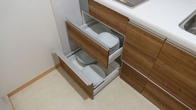 食器類一式完備グラス系は上の戸棚にございます - 【リックルーム渋谷】🎉2024年2月OPEN🎉 レンタルスペースの設備の写真