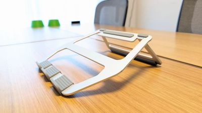 ノートパソコンスタンド。
モニターの目線を上げることで、作業のしやすい姿勢になります。 - タネマキ201 レンタルスペースの設備の写真
