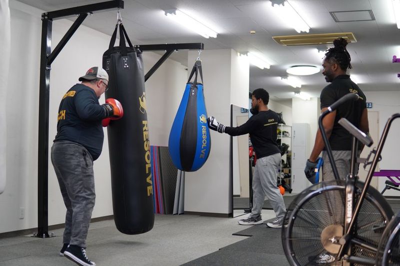 Heavy bag area for cardio - Resolve Gym area with cardio machinesの室内の写真