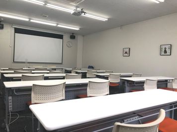 定員30名！大きな窓がある解放感たっぷりの研修室です！ - まなクル白石