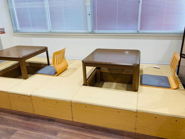 コワーキングスペースーラウンジ（20席）【まなクル江坂】 - 貸し会議室・コワーキングスペース【まなクル江坂】