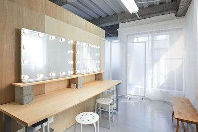 撮影スタジオ上野ミライト 【ハウススタジオ✨】自然光溢れる白壁レンタル撮影スタジオの室内の写真