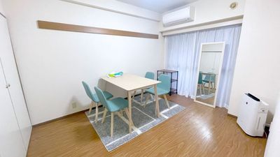 机の移動、配置変更は自由に行なっていただけます - レンタルスペース「なないろ」 wi-fi完備のレンタルスペースの室内の写真