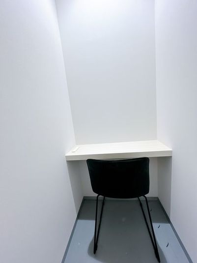 個室ブースです、机の奥行は約30㎝となります。 - ba07 6階　ARCHI. 【大塚駅徒歩30秒】個室ブース１（B.01）の室内の写真